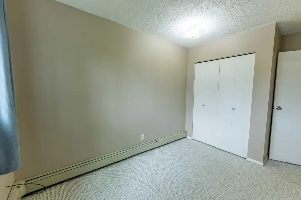 4904 51 Avenue Eckville AB T0M 0X0