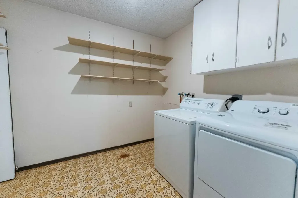 4904 51 Avenue Eckville AB T0M 0X0