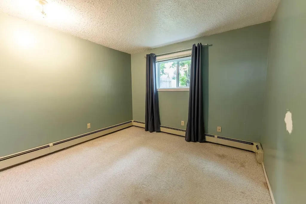 4904 51 Avenue Eckville AB T0M 0X0