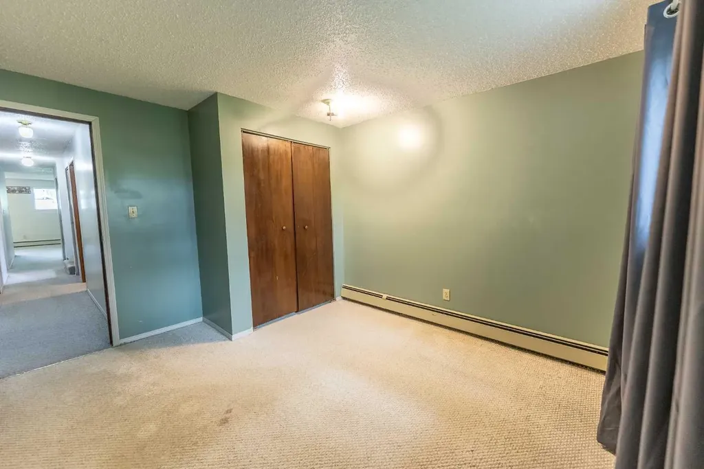 4904 51 Avenue Eckville AB T0M 0X0