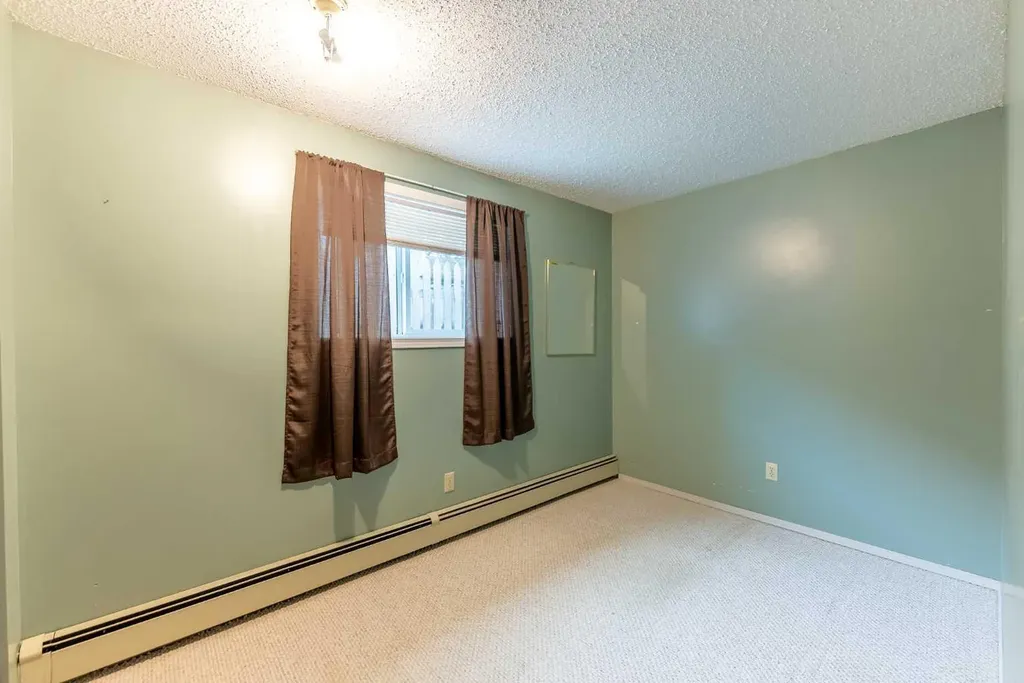 4904 51 Avenue Eckville AB T0M 0X0