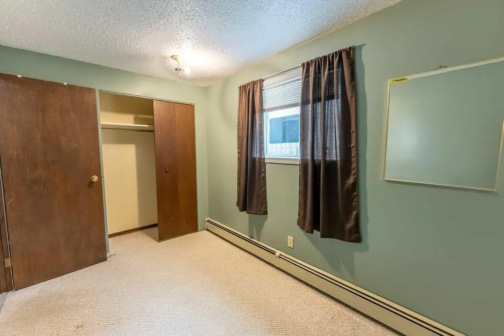 4904 51 Avenue Eckville AB T0M 0X0