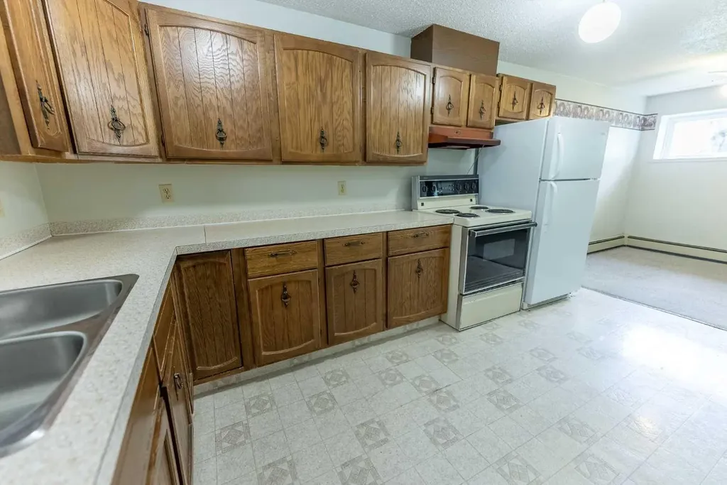 4904 51 Avenue Eckville AB T0M 0X0