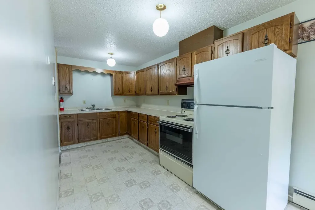 4904 51 Avenue Eckville AB T0M 0X0