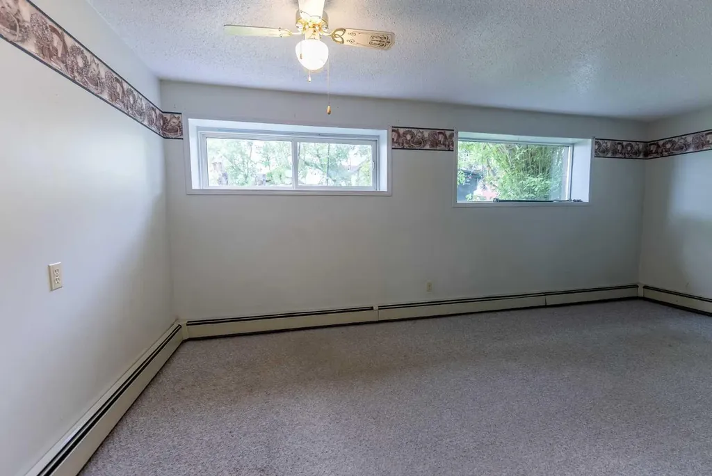 4904 51 Avenue Eckville AB T0M 0X0