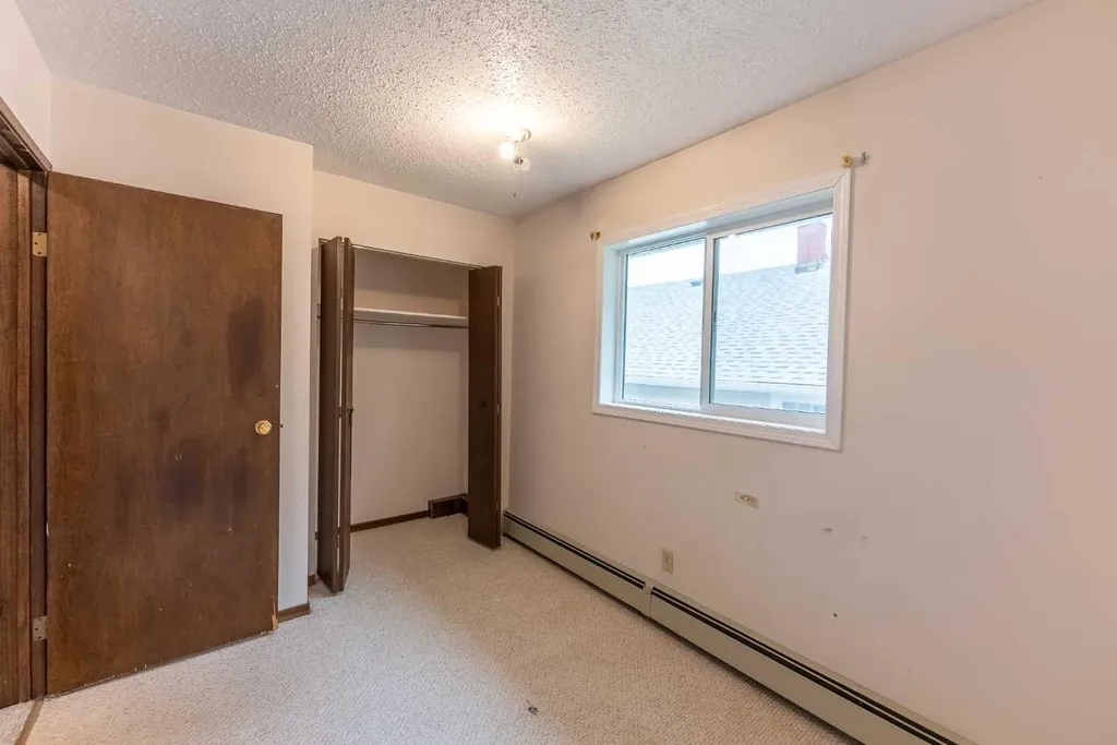 4904 51 Avenue Eckville AB T0M 0X0