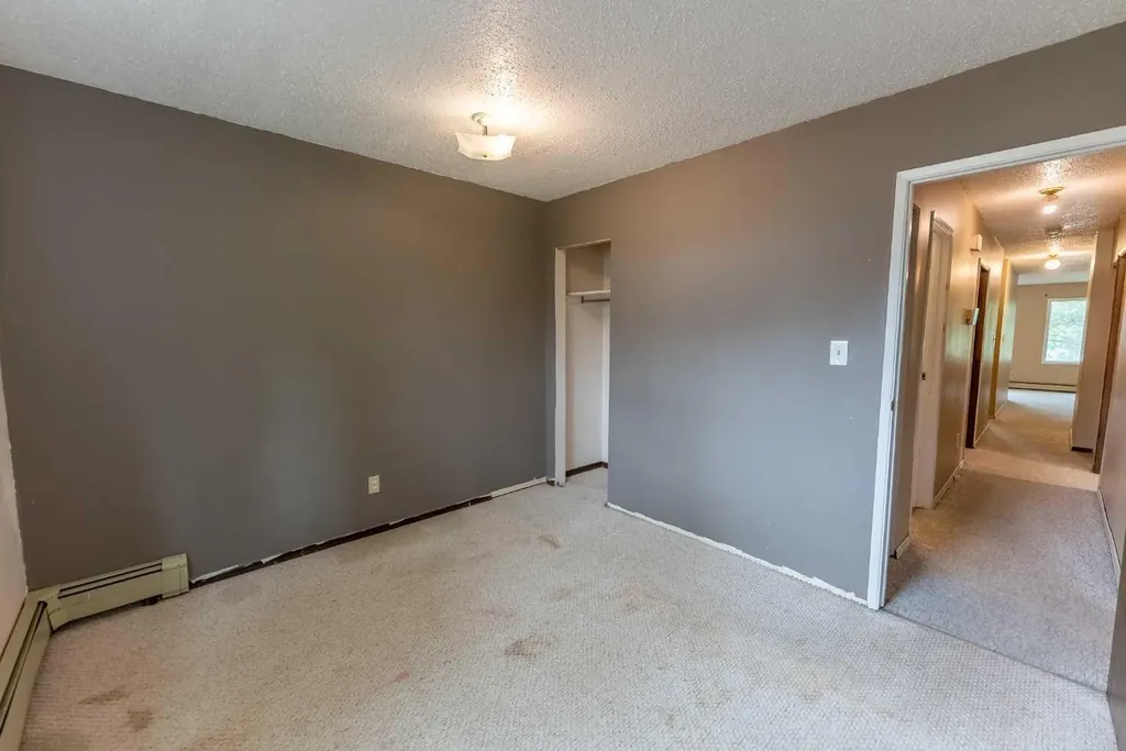 4904 51 Avenue Eckville AB T0M 0X0
