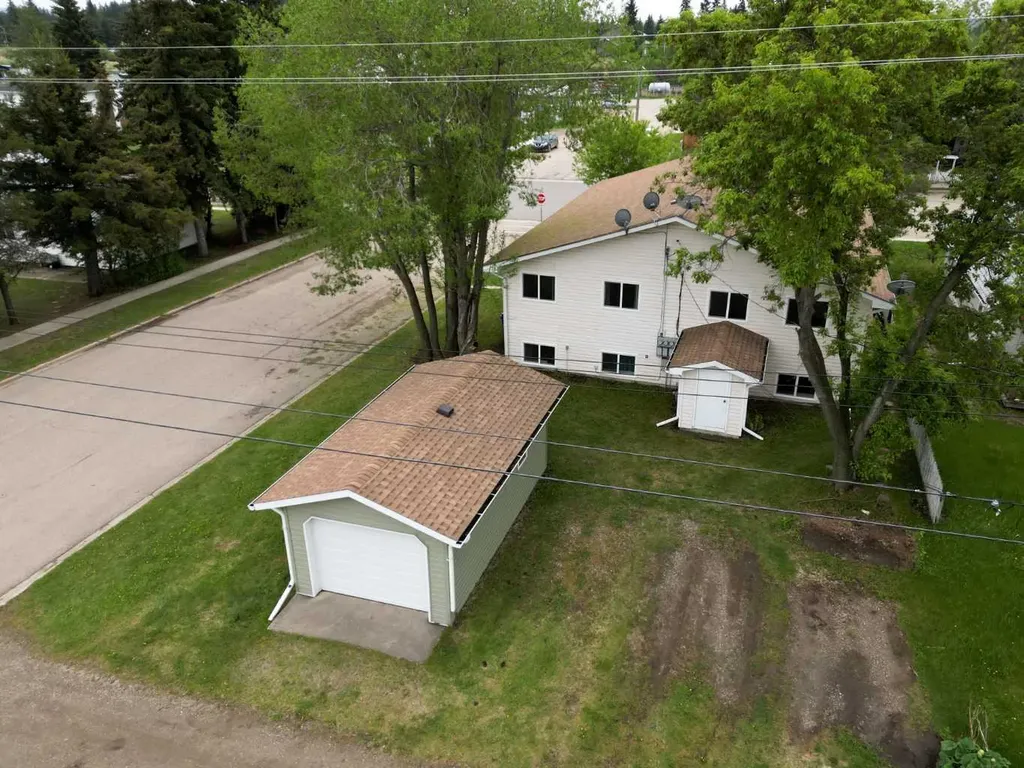 4904 51 Avenue Eckville AB T0M 0X0