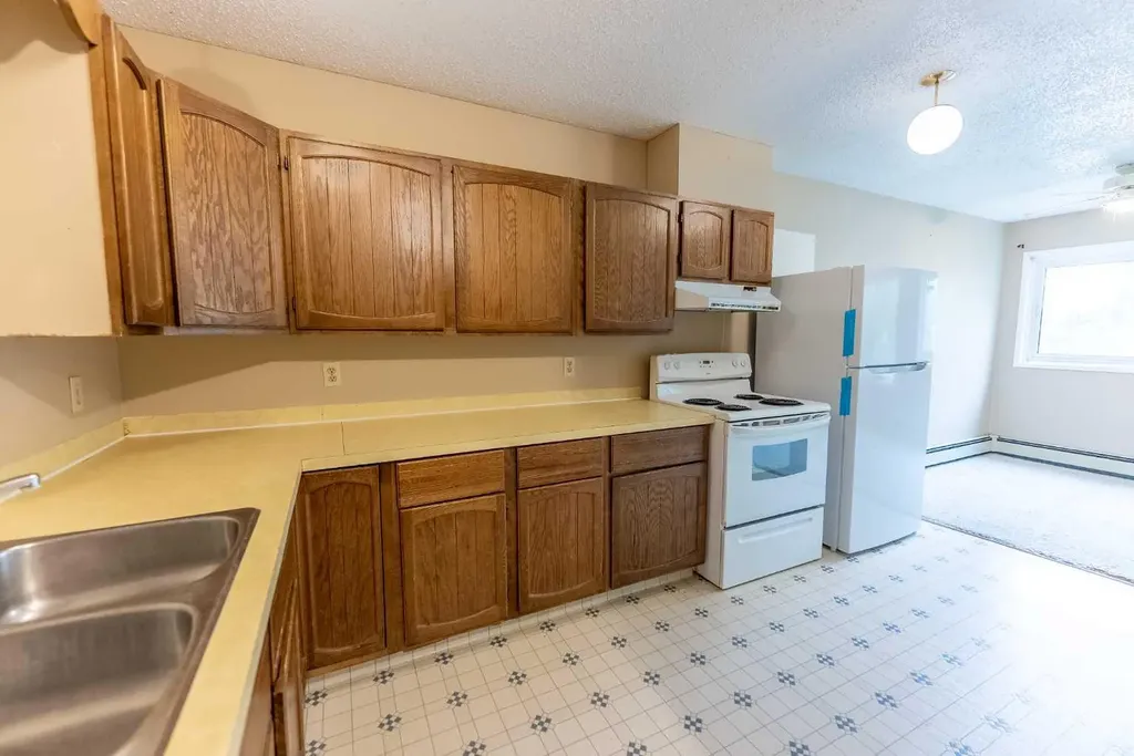 4904 51 Avenue Eckville AB T0M 0X0