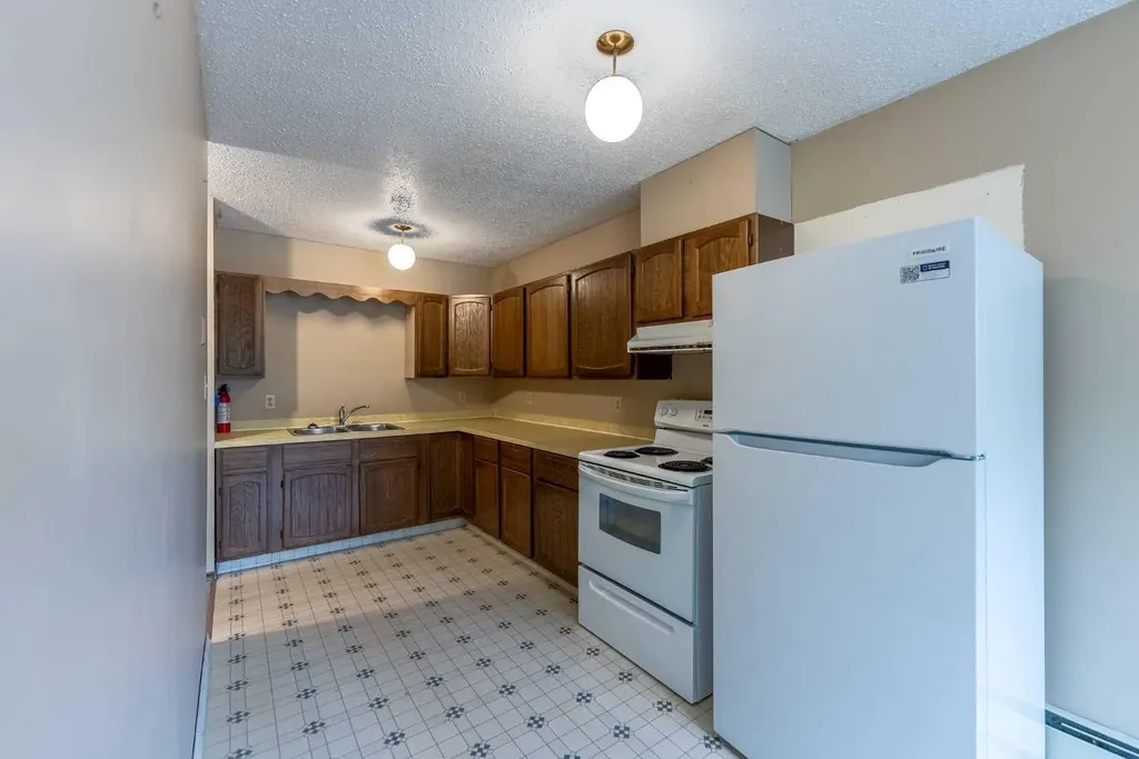 4904 51 Avenue Eckville AB T0M 0X0