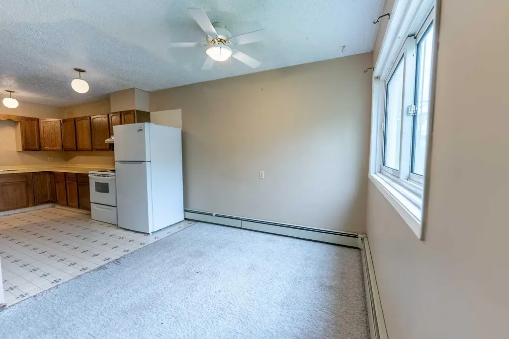 4904 51 Avenue Eckville AB T0M 0X0