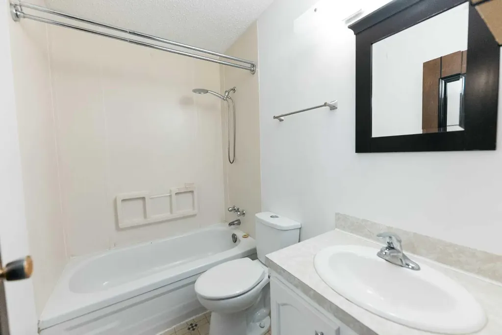 4904 51 Avenue Eckville AB T0M 0X0