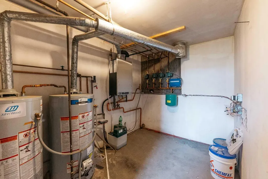 4904 51 Avenue Eckville AB T0M 0X0