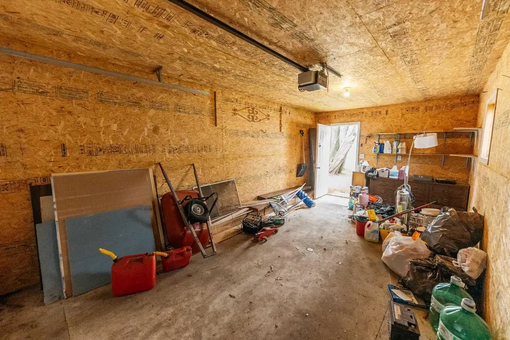 4904 51 Avenue Eckville AB T0M 0X0