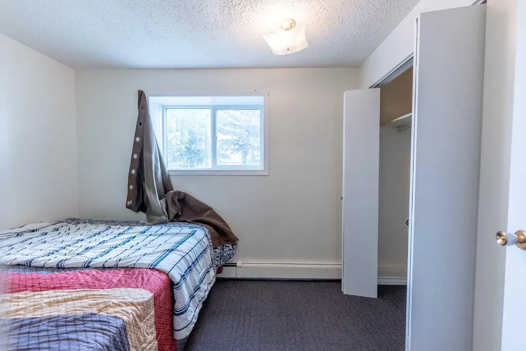 4904 51 Avenue Eckville AB T0M 0X0