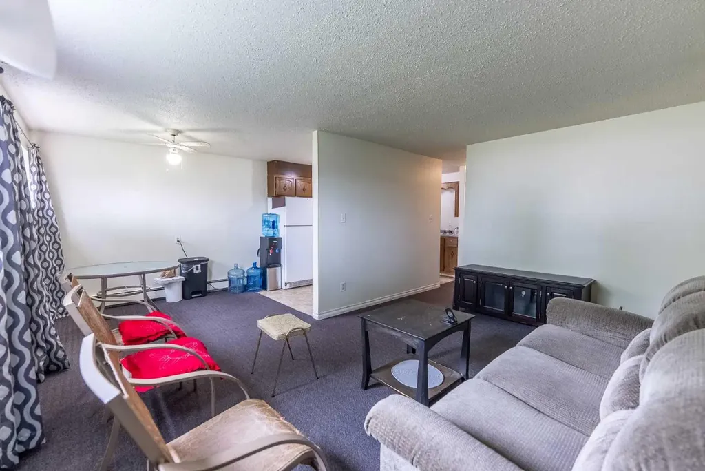 4904 51 Avenue Eckville AB T0M 0X0