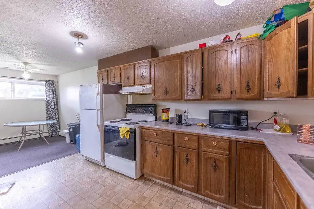 4904 51 Avenue Eckville AB T0M 0X0