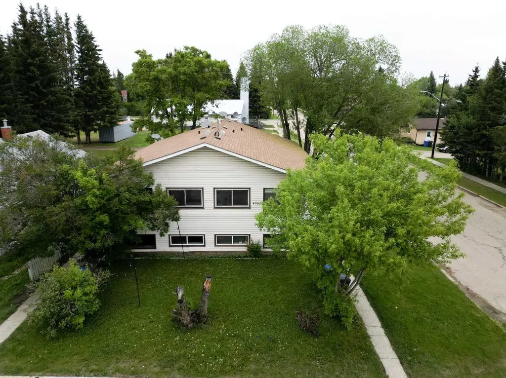 4904 51 Avenue Eckville AB T0M 0X0