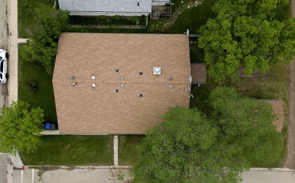 4904 51 Avenue Eckville AB T0M 0X0