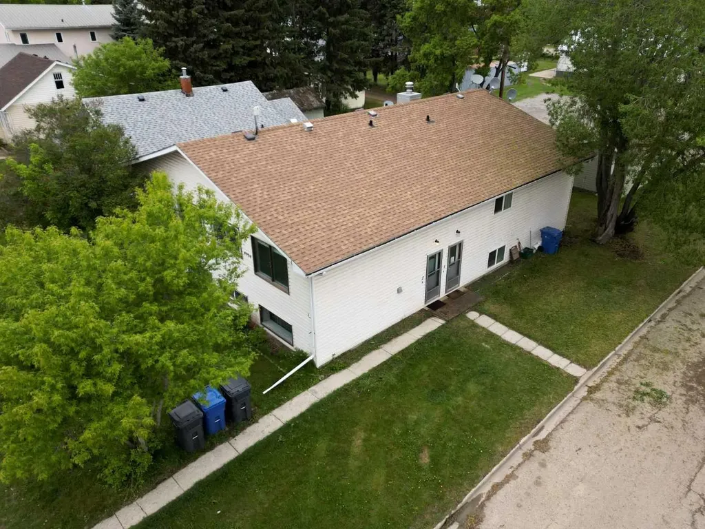 4904 51 Avenue Eckville AB T0M 0X0