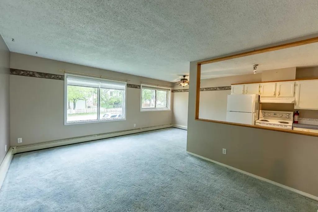 4904 51 Avenue Eckville AB T0M 0X0