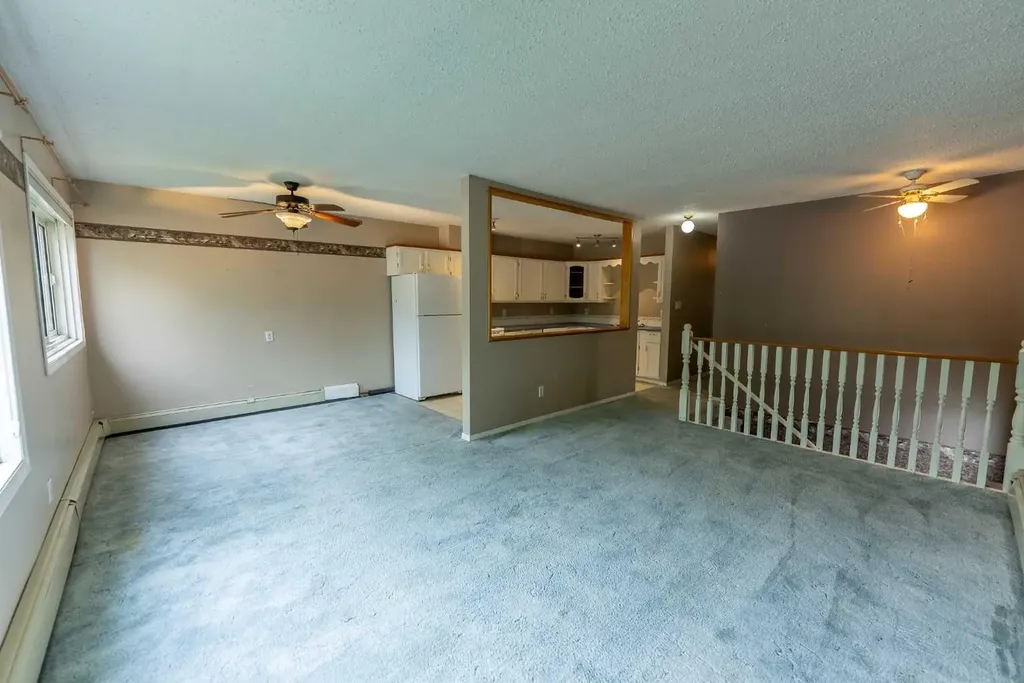 4904 51 Avenue Eckville AB T0M 0X0