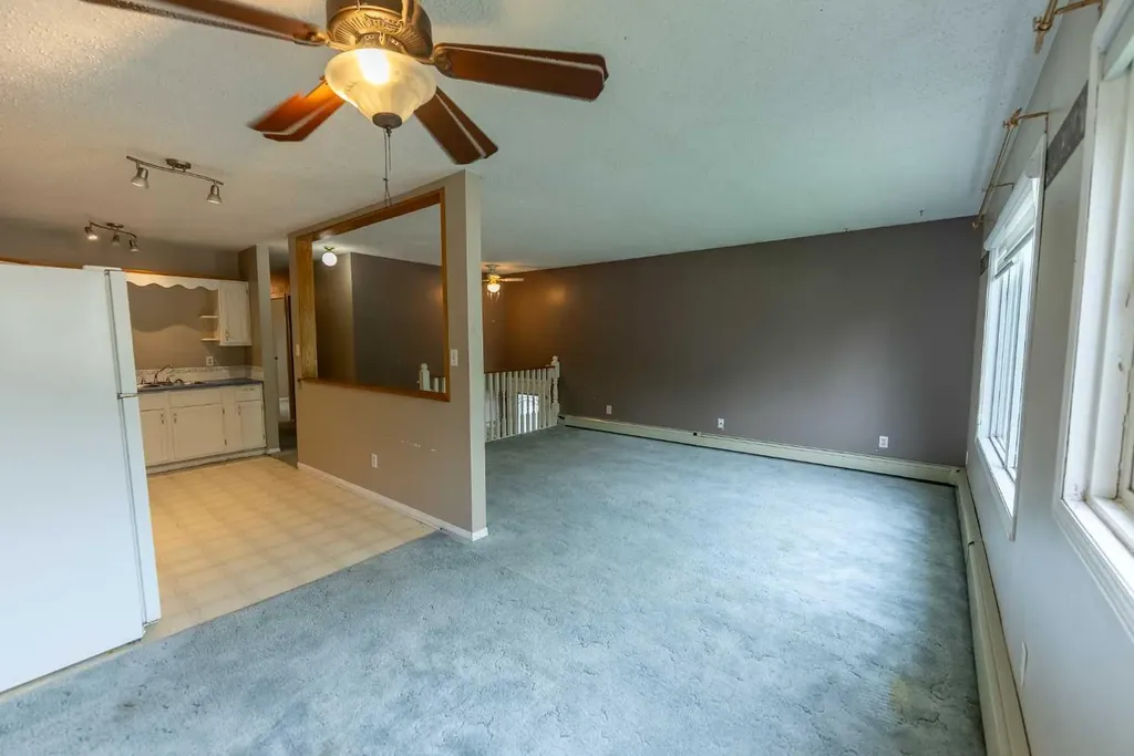 4904 51 Avenue Eckville AB T0M 0X0