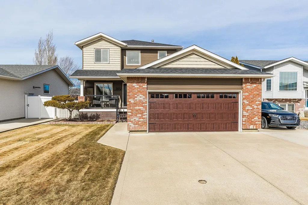 592 Hemingway Crescent NE Medicine Hat AB T1C1X4
