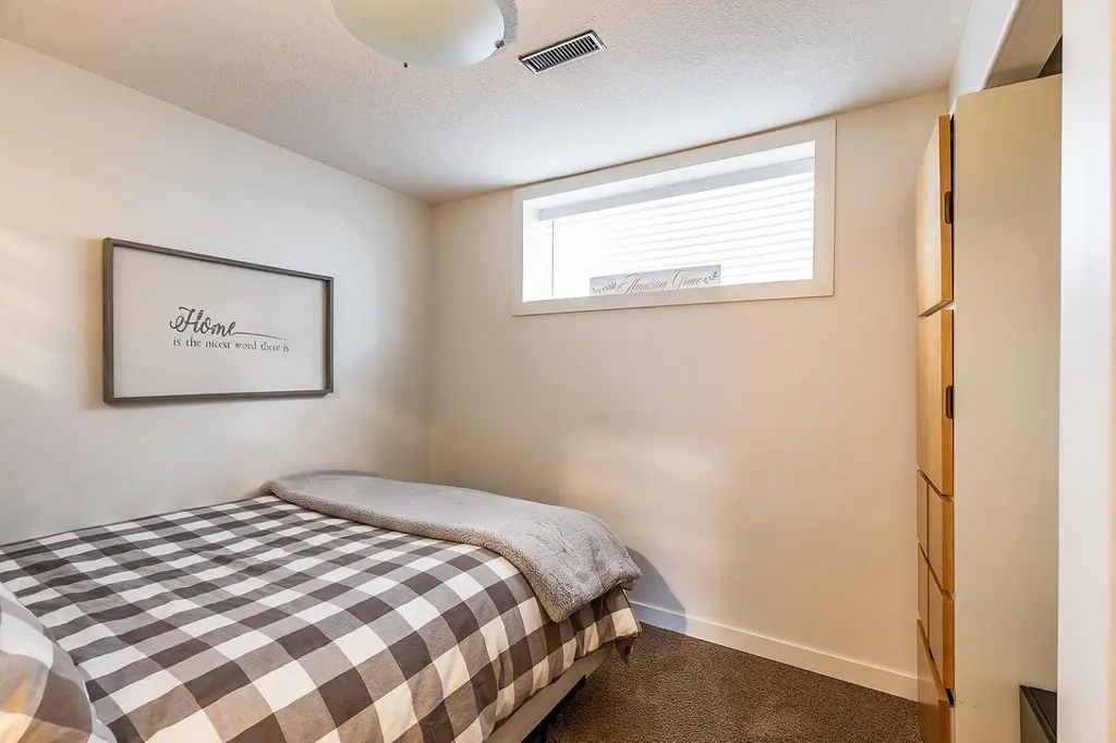 592 Hemingway Crescent NE Medicine Hat AB T1C1X4