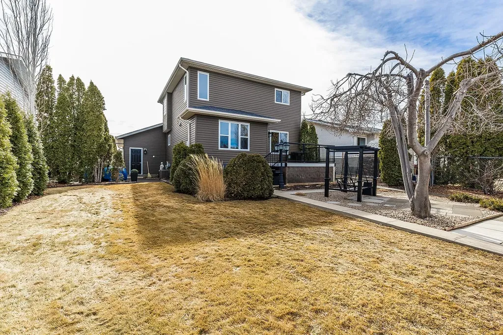 592 Hemingway Crescent NE Medicine Hat AB T1C1X4