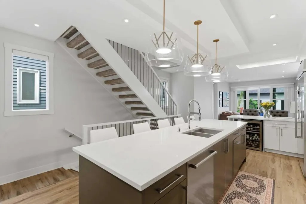 438 13 Street NW Calgary AB T2N 1Z2