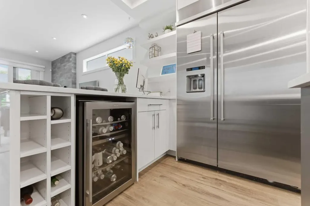 438 13 Street NW Calgary AB T2N 1Z2