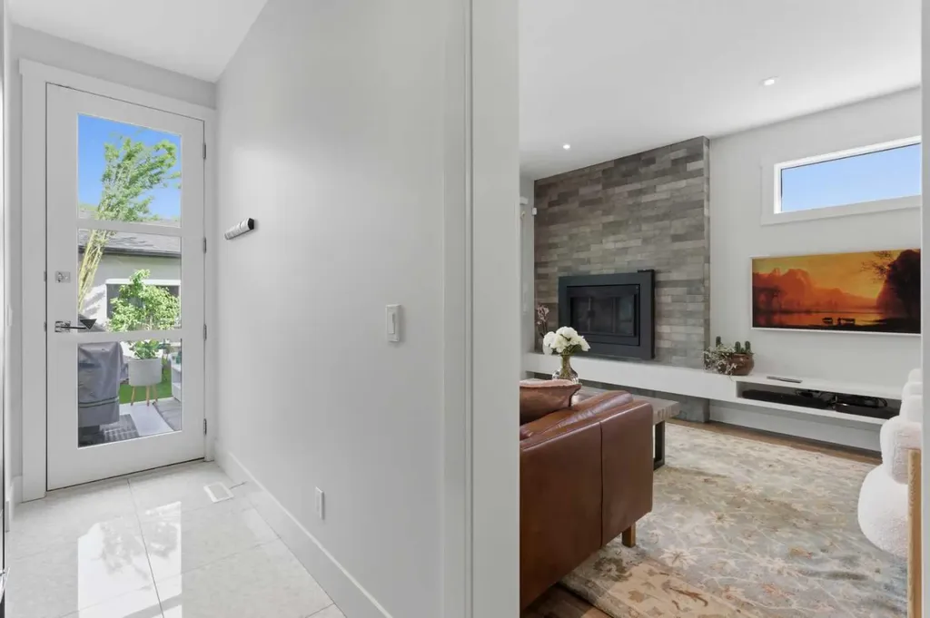 438 13 Street NW Calgary AB T2N 1Z2