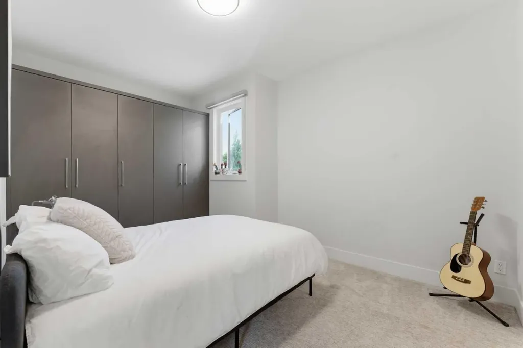438 13 Street NW Calgary AB T2N 1Z2