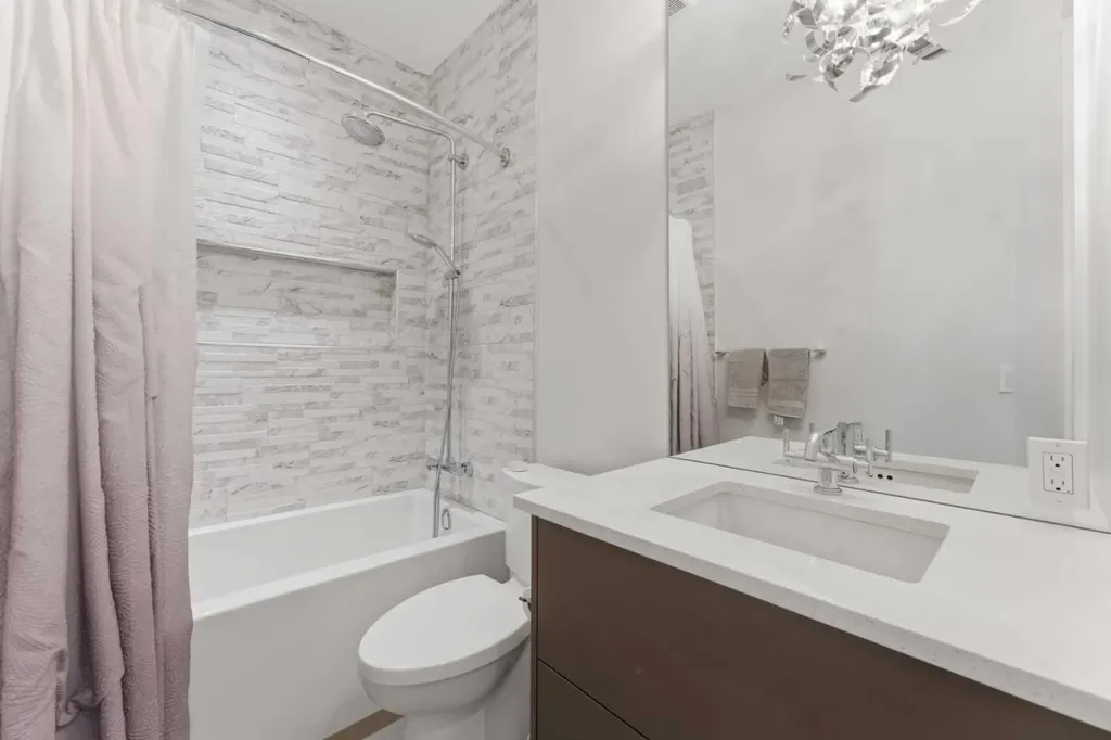 438 13 Street NW Calgary AB T2N 1Z2