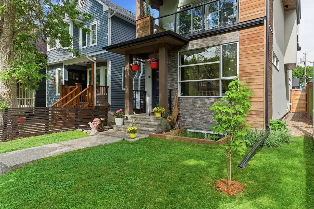 438 13 Street NW Calgary AB T2N 1Z2