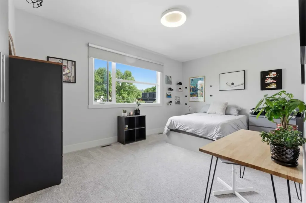 438 13 Street NW Calgary AB T2N 1Z2