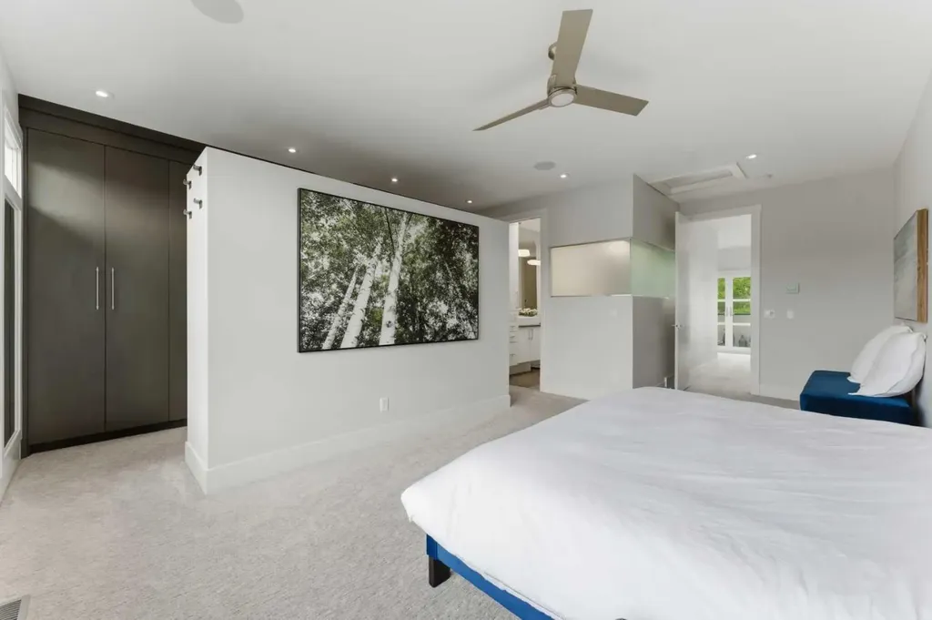 438 13 Street NW Calgary AB T2N 1Z2