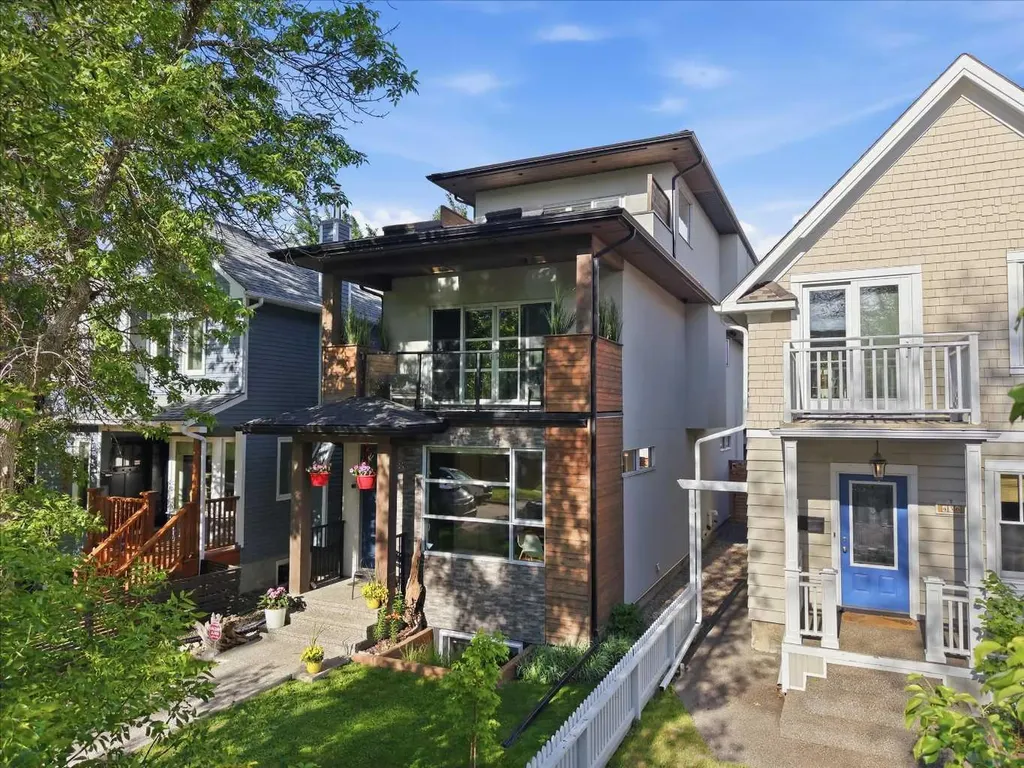 438 13 Street NW Calgary AB T2N 1Z2