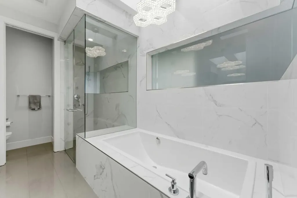 438 13 Street NW Calgary AB T2N 1Z2