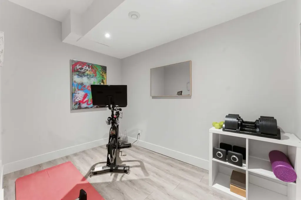 438 13 Street NW Calgary AB T2N 1Z2