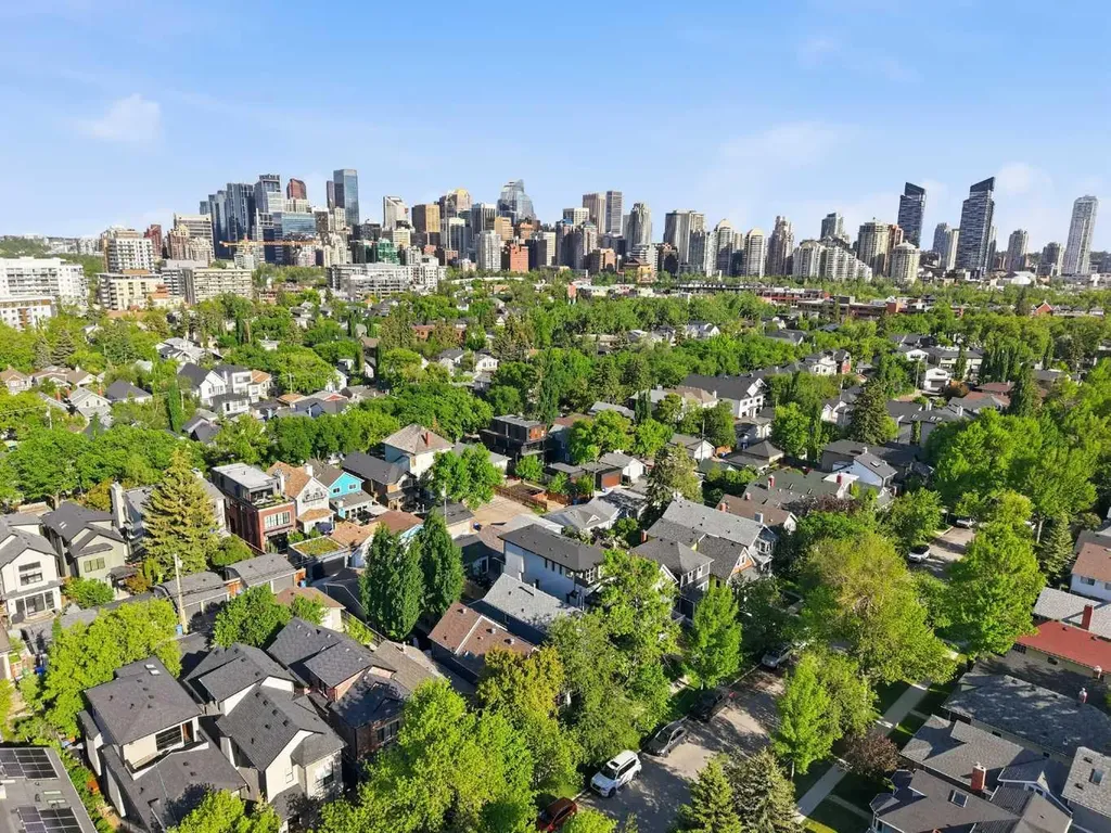 438 13 Street NW Calgary AB T2N 1Z2