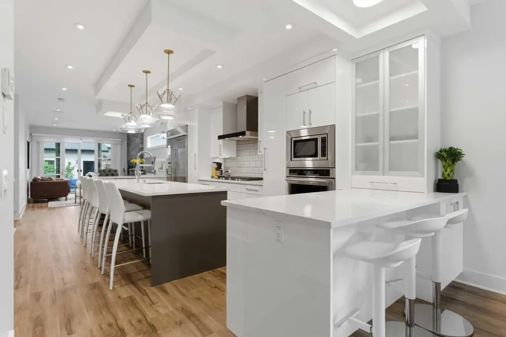 438 13 Street NW Calgary AB T2N 1Z2