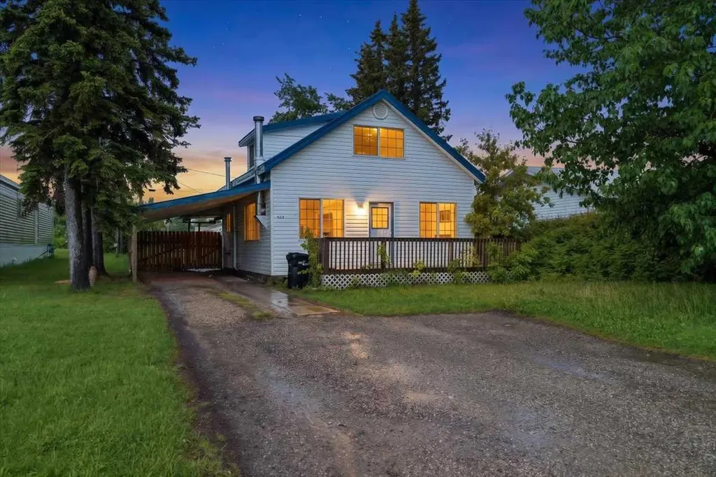 5214 51 Avenue N Valleyview AB T0H3N0