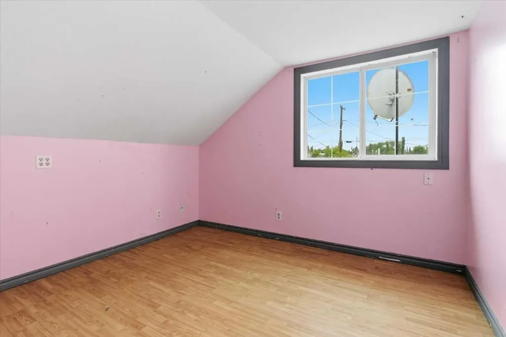 5214 51 Avenue N Valleyview AB T0H3N0