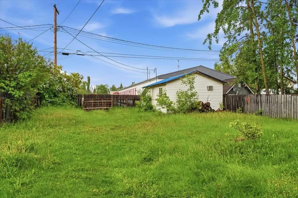 5214 51 Avenue N Valleyview AB T0H3N0