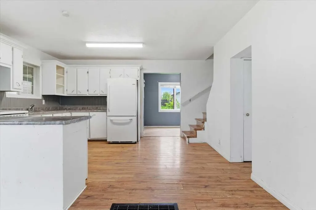 5214 51 Avenue N Valleyview AB T0H3N0