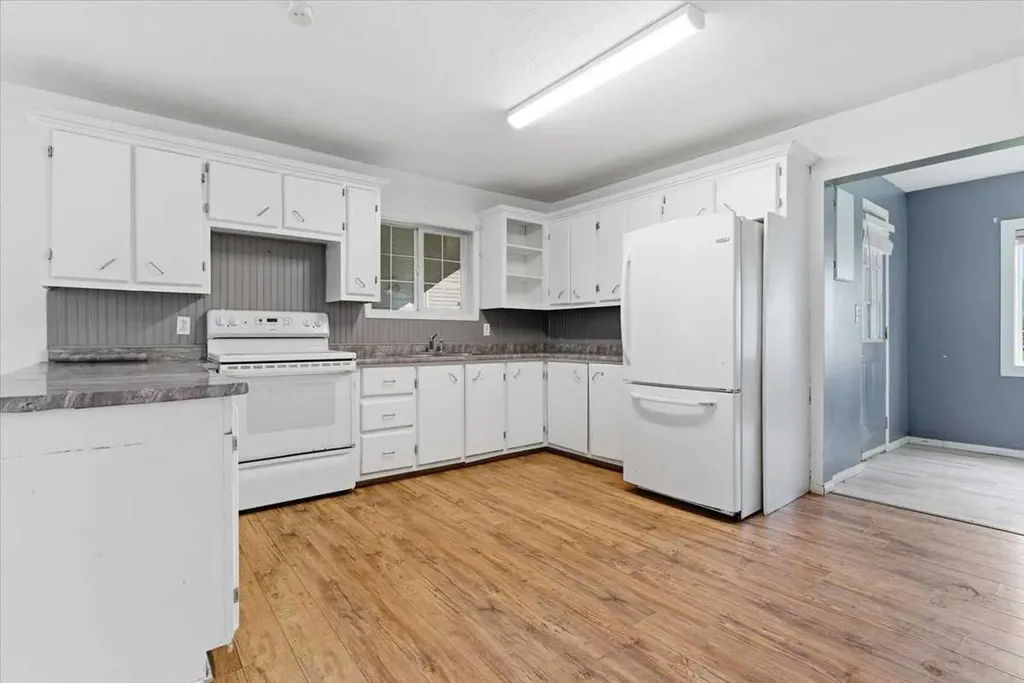 5214 51 Avenue N Valleyview AB T0H3N0
