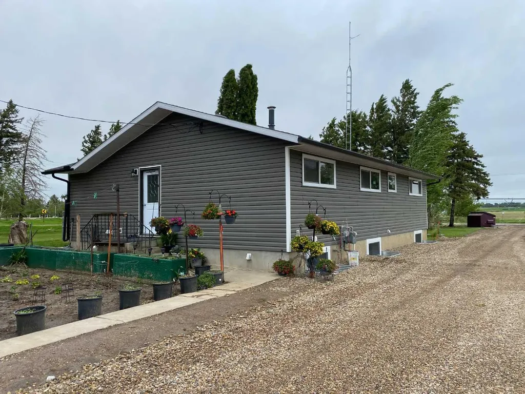 190080 140 Route Rural Newell County Of AB T1R 1B3