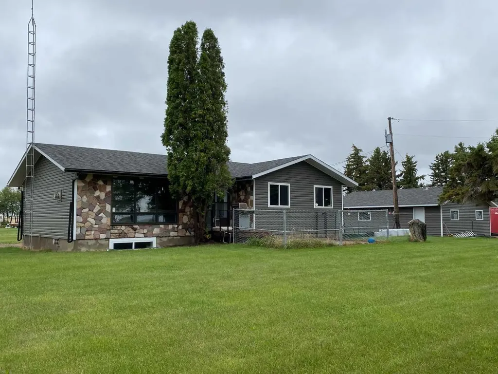 190080 140 Range Road Rural Newell County Of AB T1R 1B3